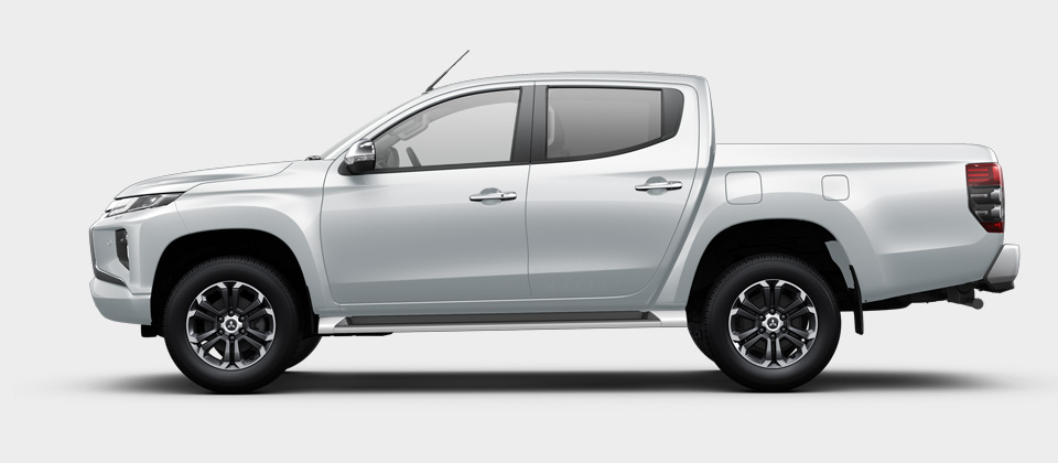 L200-Warrior-Double-cab-side-white-hero